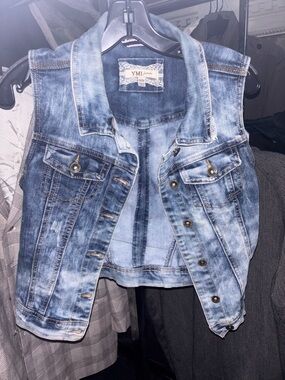 YMI Women’s Light Wash Blue Denim Vest